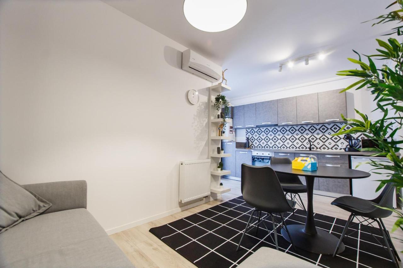 Trendy Apartment Near City Center Oradea Exterior photo