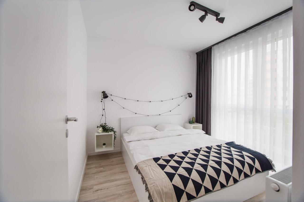 Trendy Apartment Near City Center Oradea Exterior photo
